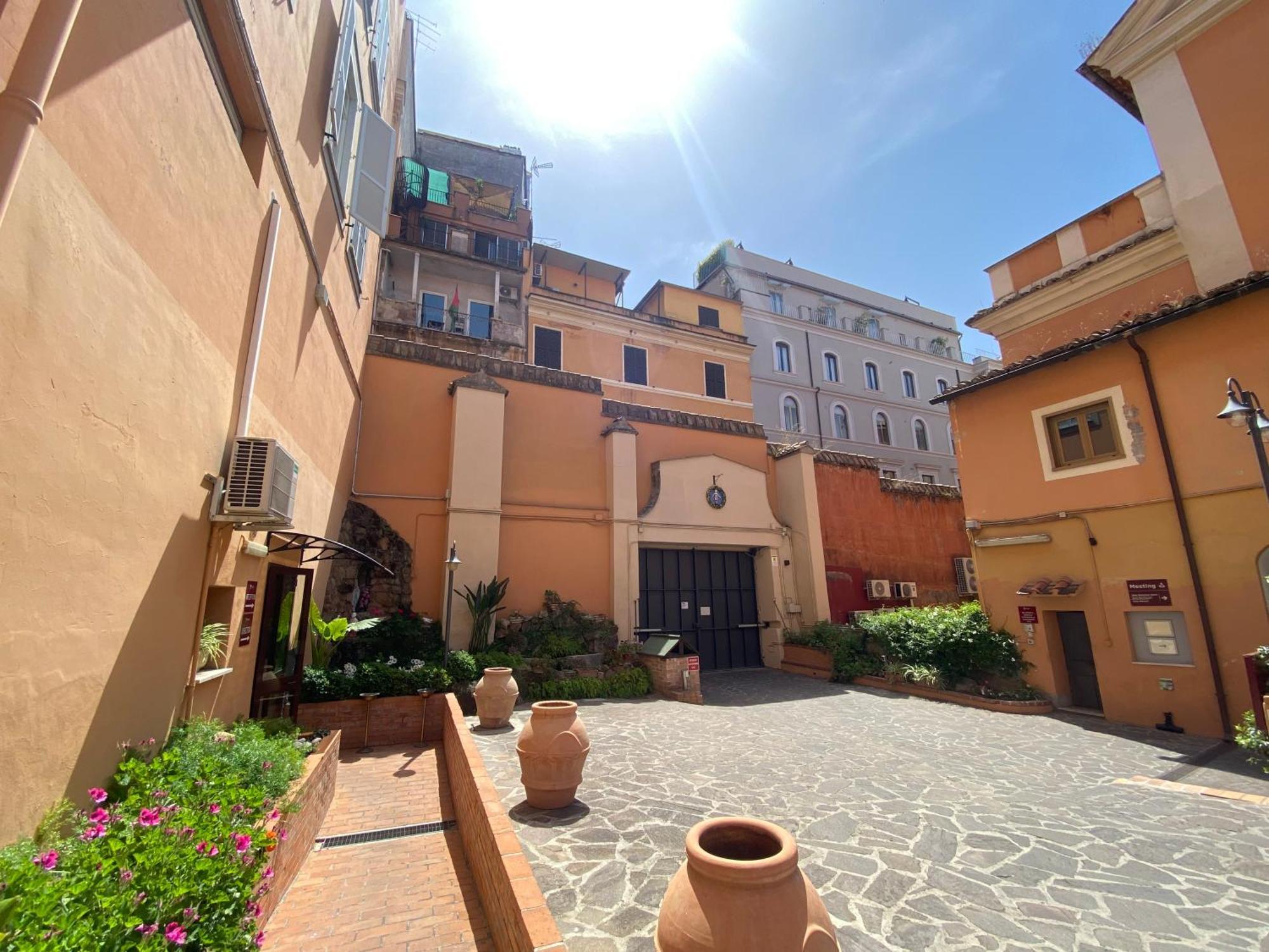 Basilica Hotel Rome Exterior photo
